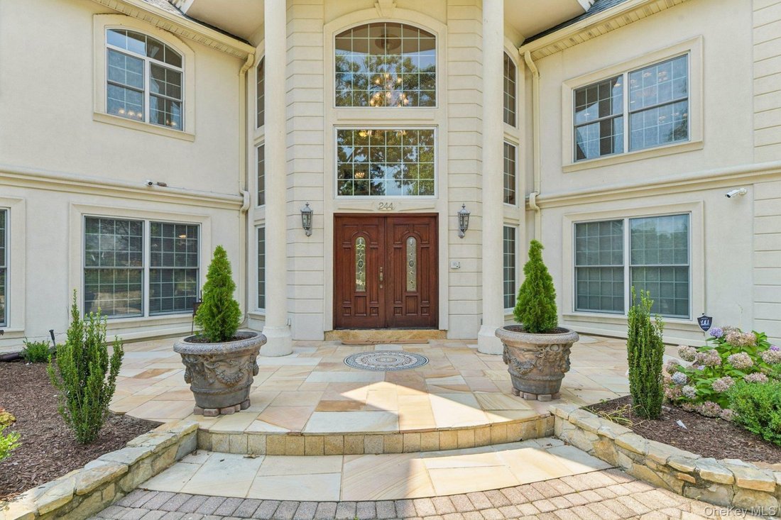House in Yaphank, New York, United States 5 - 18536946