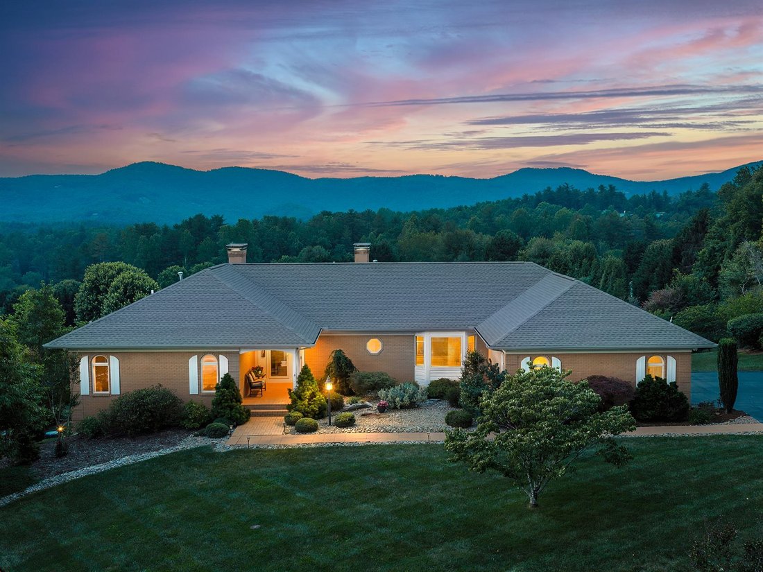 House in Laurel Park, North Carolina, United States 1 - 18206716
