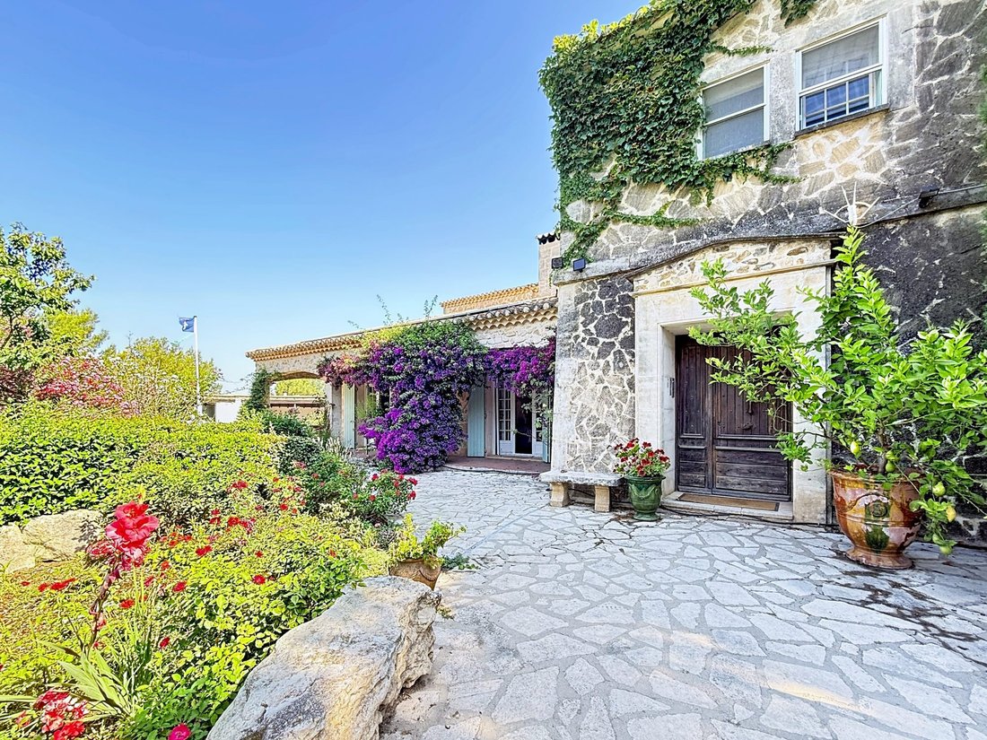 Country House in Fontvieille, Provence-Alpes-Côte d'Azur, France 3 - 18489446