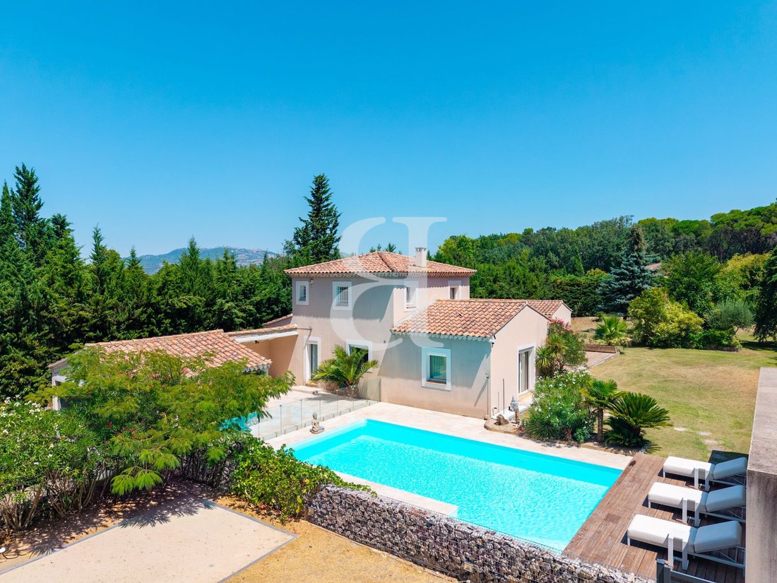 Villa in Loriol-du-Comtat, Provence-Alpes-Côte d'Azur, France 2 - 18537324