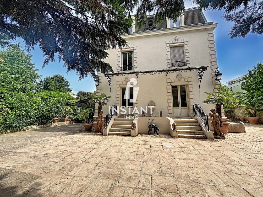 House in Nogent-sur-Marne, Ile-de-France, France 1 - 18537266
