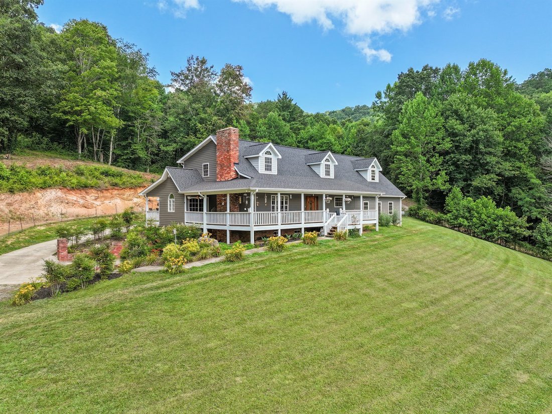 House in Clyde, North Carolina, United States 2 - 18346127