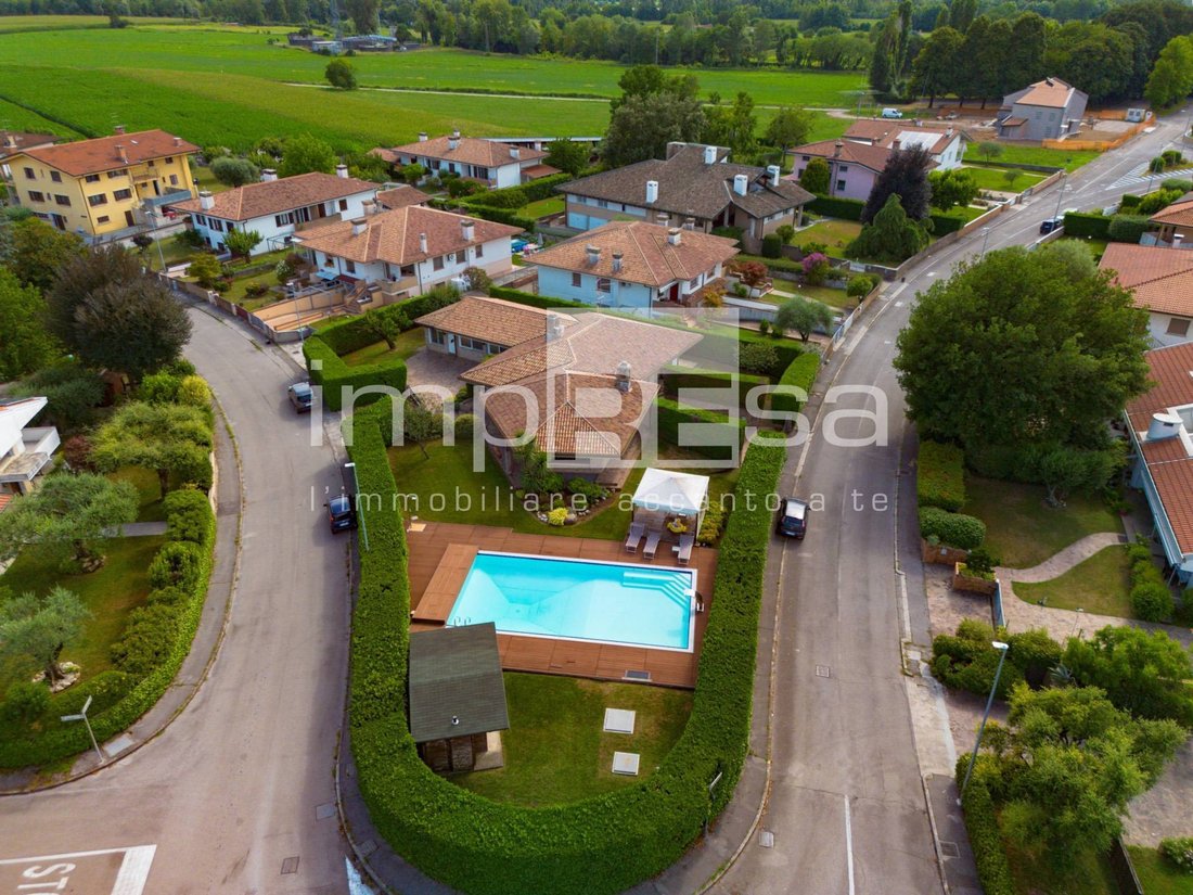 Villa in Codroipo, Friuli – Venezia Giulia, Italy 2 - 18536917