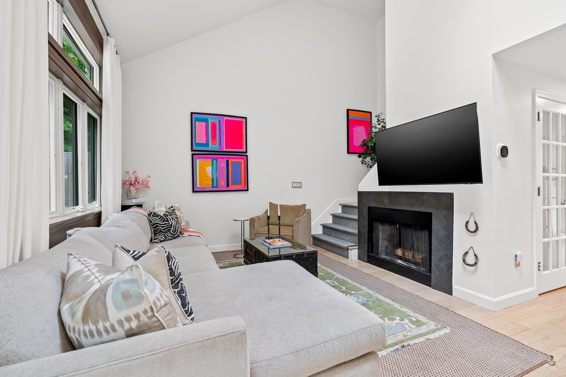 Condo in Wayland, Massachusetts, United States 1 - 18537062