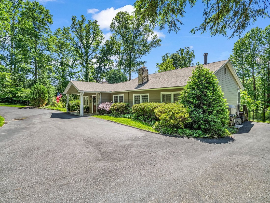 House in Asheville, North Carolina, United States 4 - 18104126