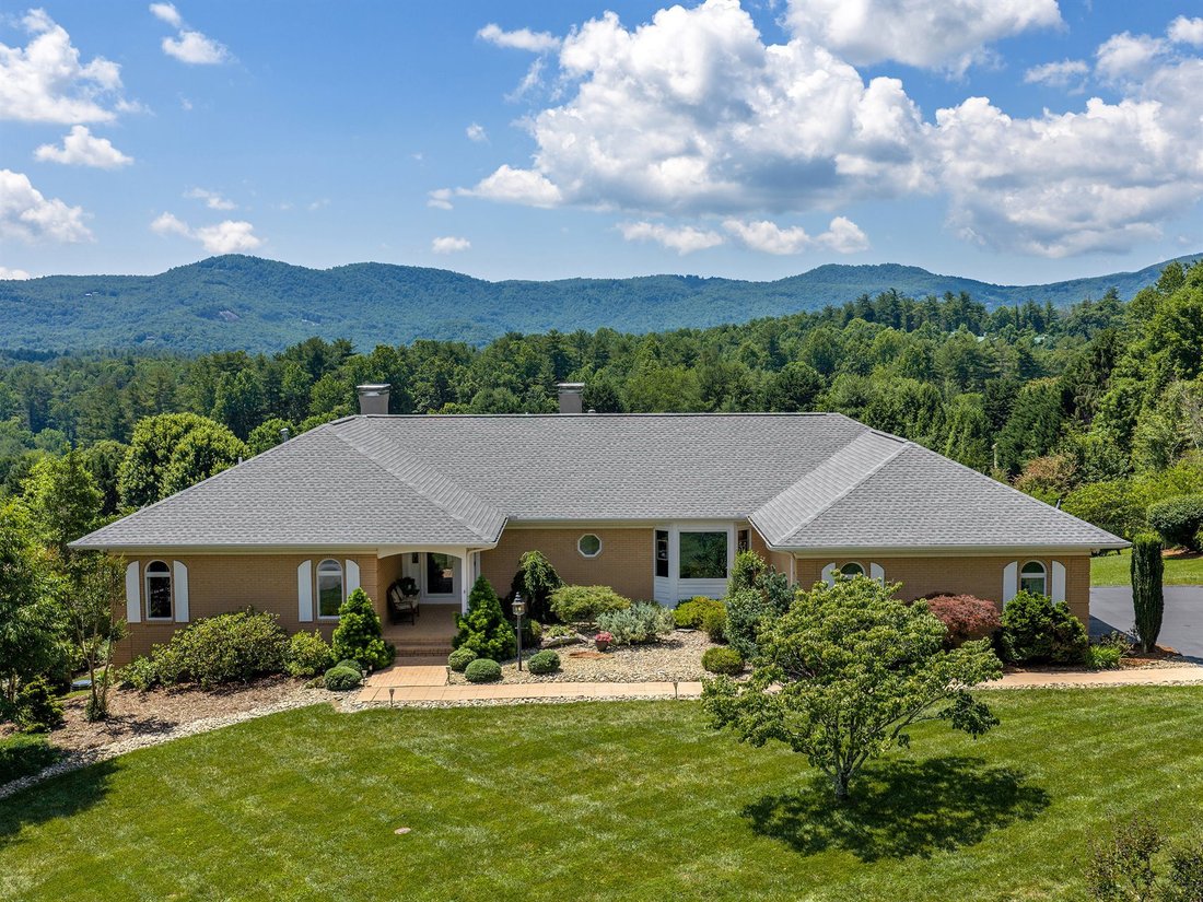 House in Laurel Park, North Carolina, United States 4 - 18206716