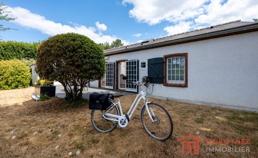 House in Vieux Village-Murs du Parc, Marolles-en-Brie, France 1