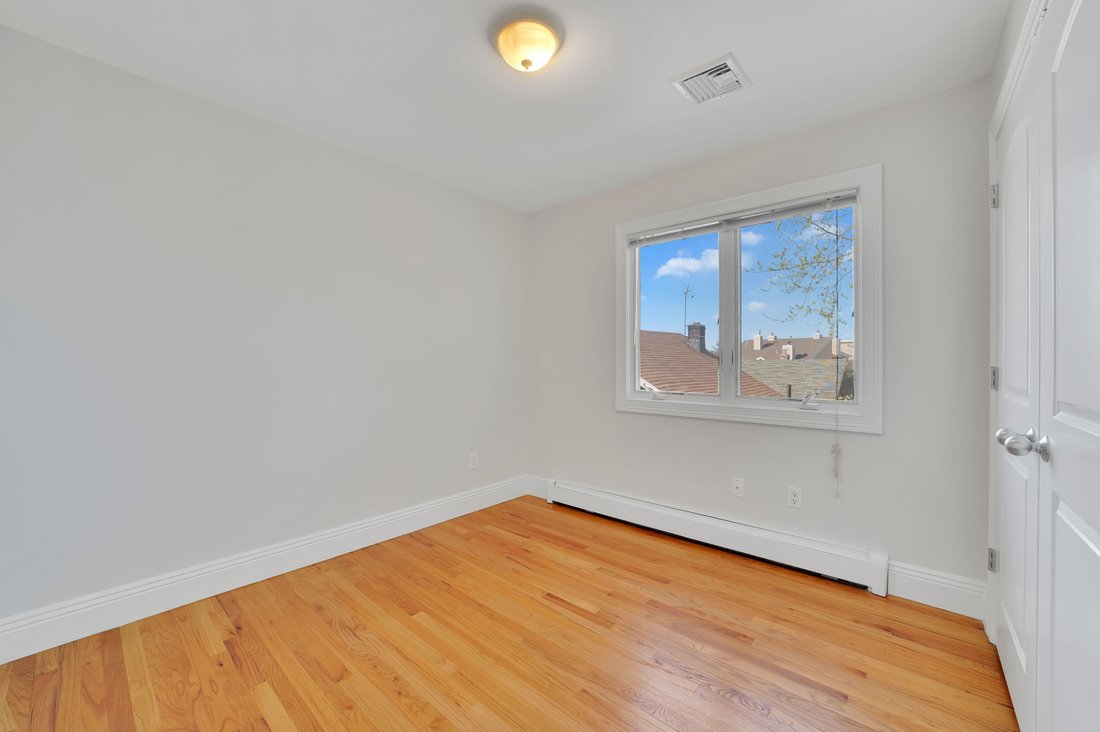 Townhouse in Palisades Park, New Jersey, United States 4 - 18537228
