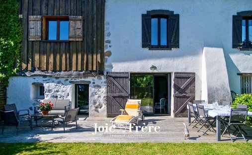House in Saint-Eustache, Auvergne-Rhône-Alpes, France 1
