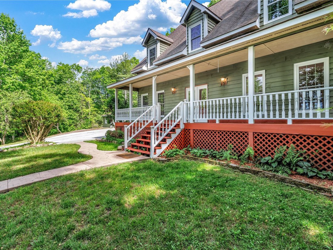 House in Laurel Park, North Carolina, United States 4 - 17883579
