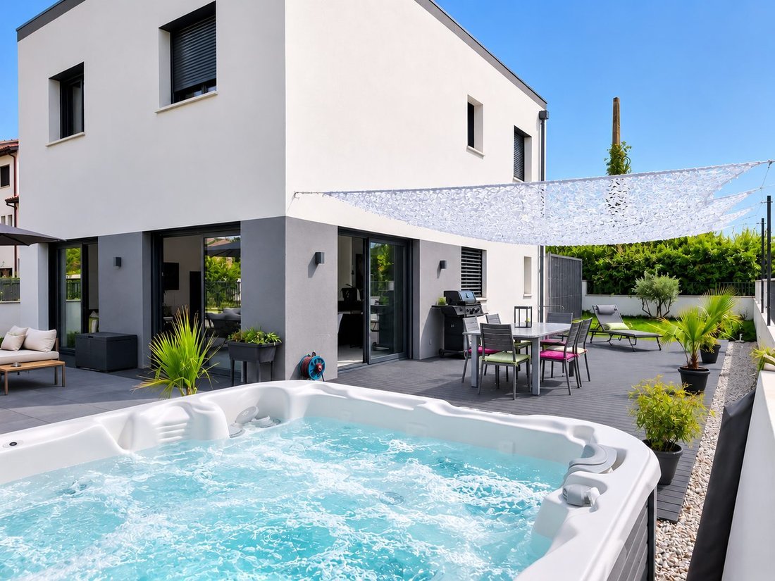 Haus in Ouest, Saint-Genis-Pouilly, Frankreich 1 - 18332352