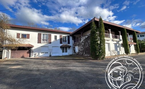House in Ouest, Hasparren, France 1