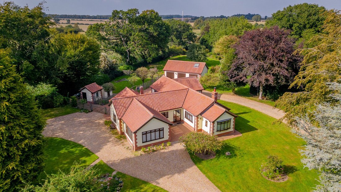 Bungalow in Ash Close, Swaffham, England 1 - 18538162