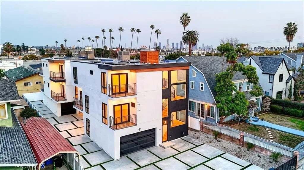 Los Angeles, California, United States 2 - 18538075