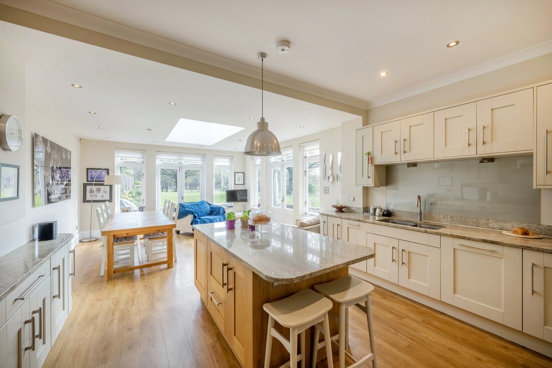 House in Kingswood, Reigate and Banstead, England 2 - 18538177