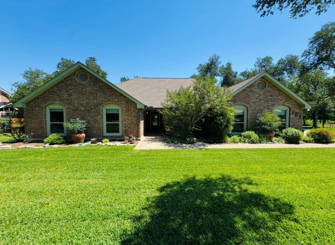 House in Elgin, Texas, United States 2 - 17951771