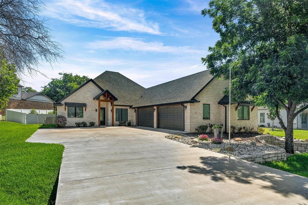House in Granbury, Texas, United States 2 - 18538037