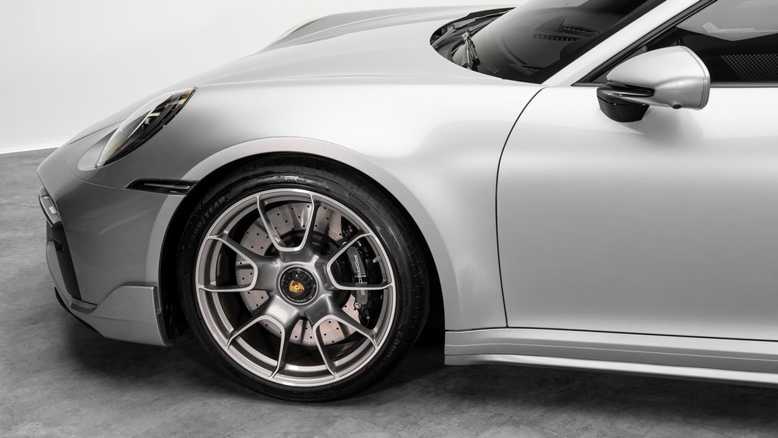 Coupe in Dubai, United Arab Emirates 4 - 18537767