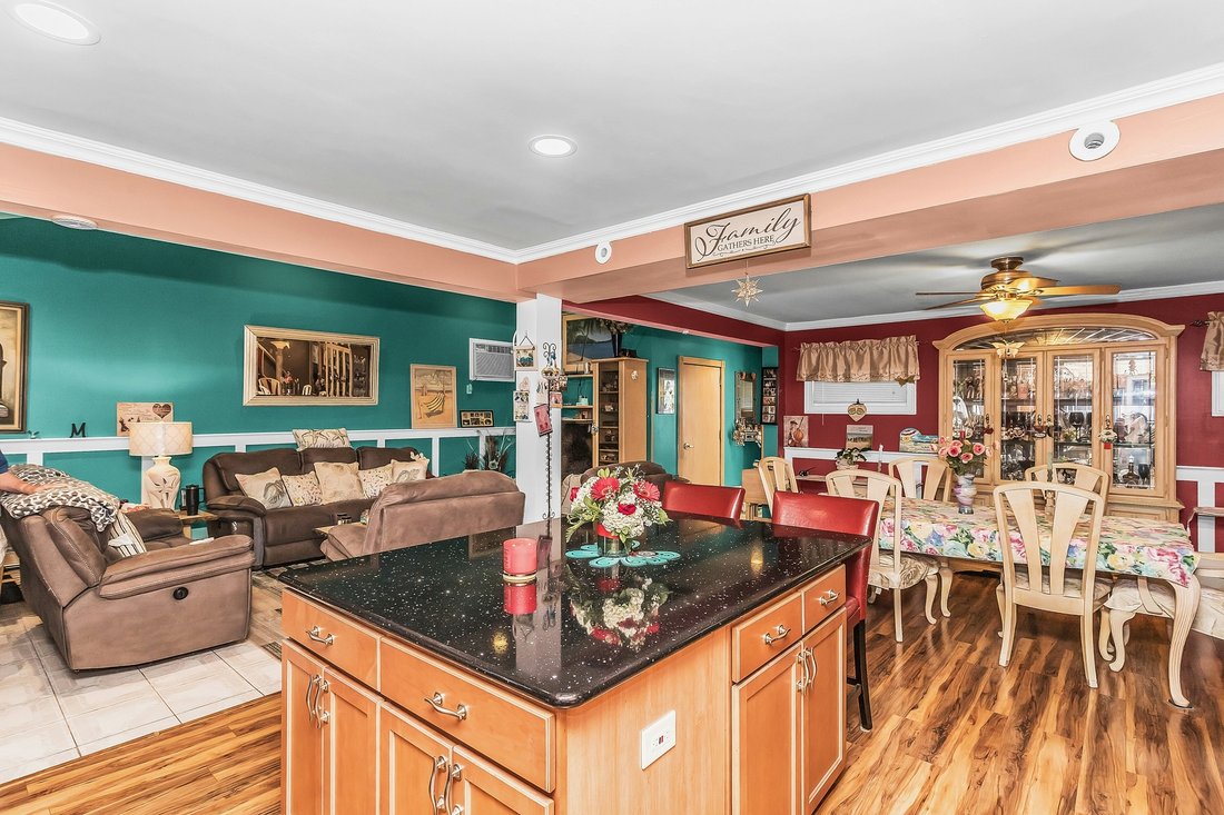 Salisbury, New York, United States 5 - 18503936