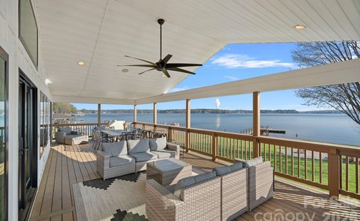 House in Lake Norman of Catawba, North Carolina, United States 1