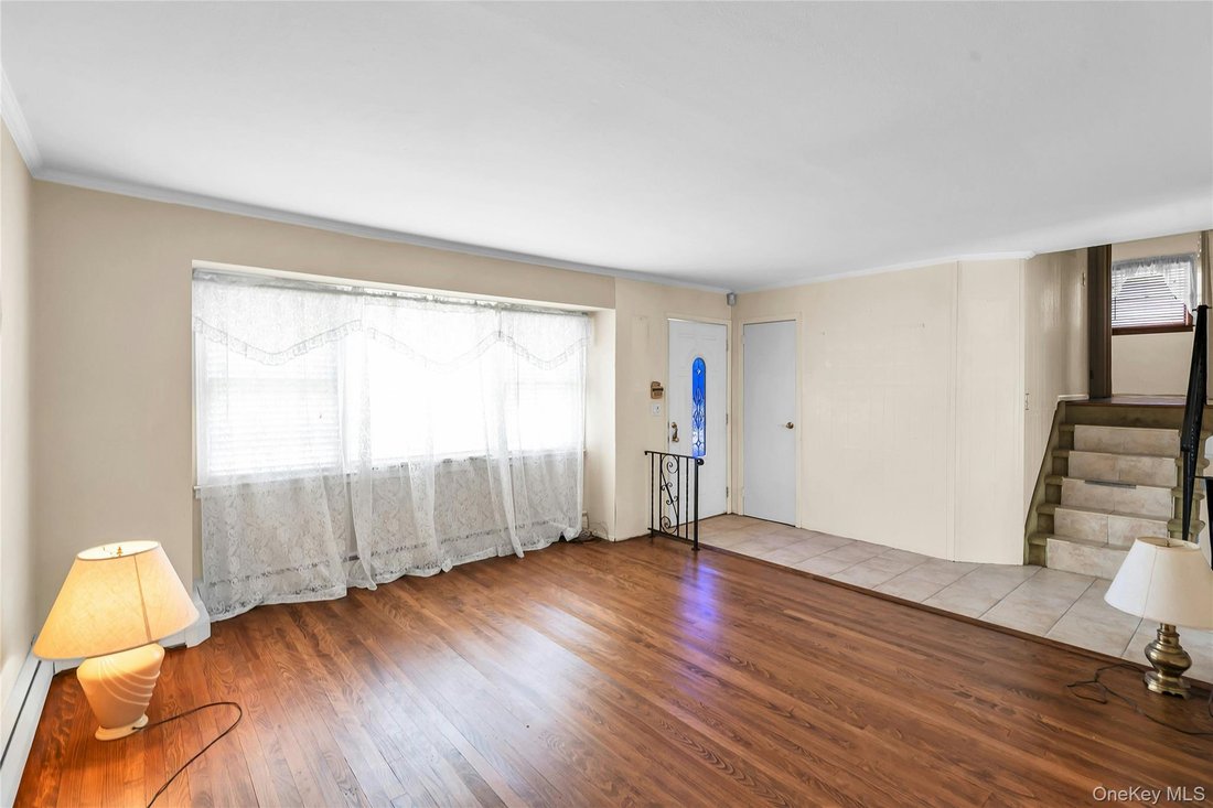House in Commack, New York, United States 3 - 18535991
