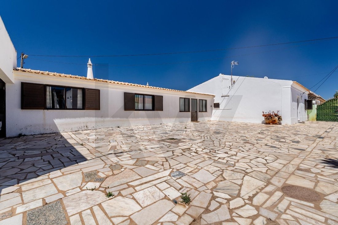 Townhouse in Alcantarilha, Algarve, Portugal 1 - 18538442