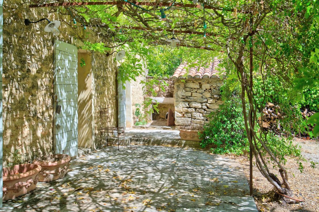 Country House in Bonnieux, Provence-Alpes-Côte d'Azur, France 2 - 18538511