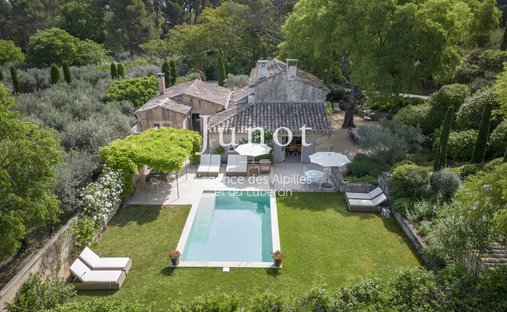 Country House in Saint-Rémy-de-Provence, Provence-Alpes-Côte d'Azur, France 1