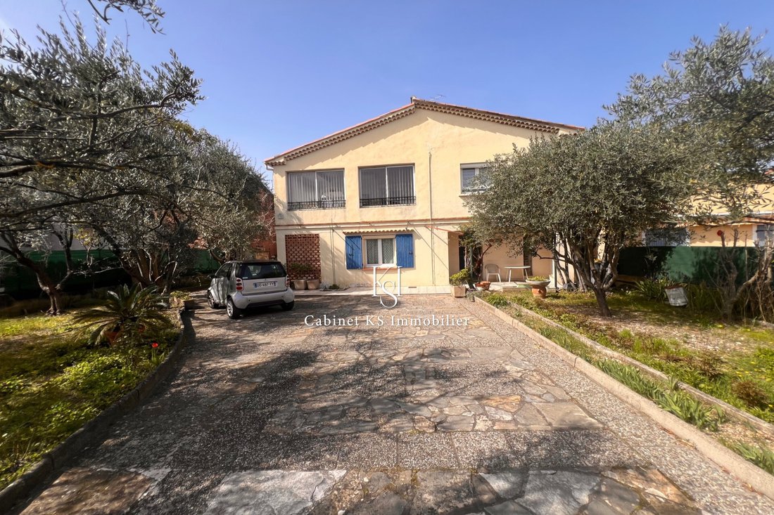 Villa in Centre Ville, Saint-Maximin-la-Sainte-Baume, France 4 - 18533158