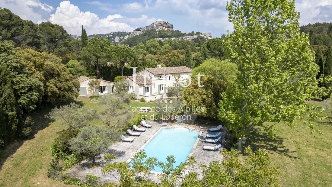 Country House in Les Baux-de-Provence, Provence-Alpes-Côte d'Azur, France 1 - 18538648