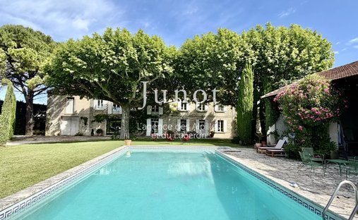 Country House in Saint-Rémy-de-Provence, Provence-Alpes-Côte d'Azur, France 1