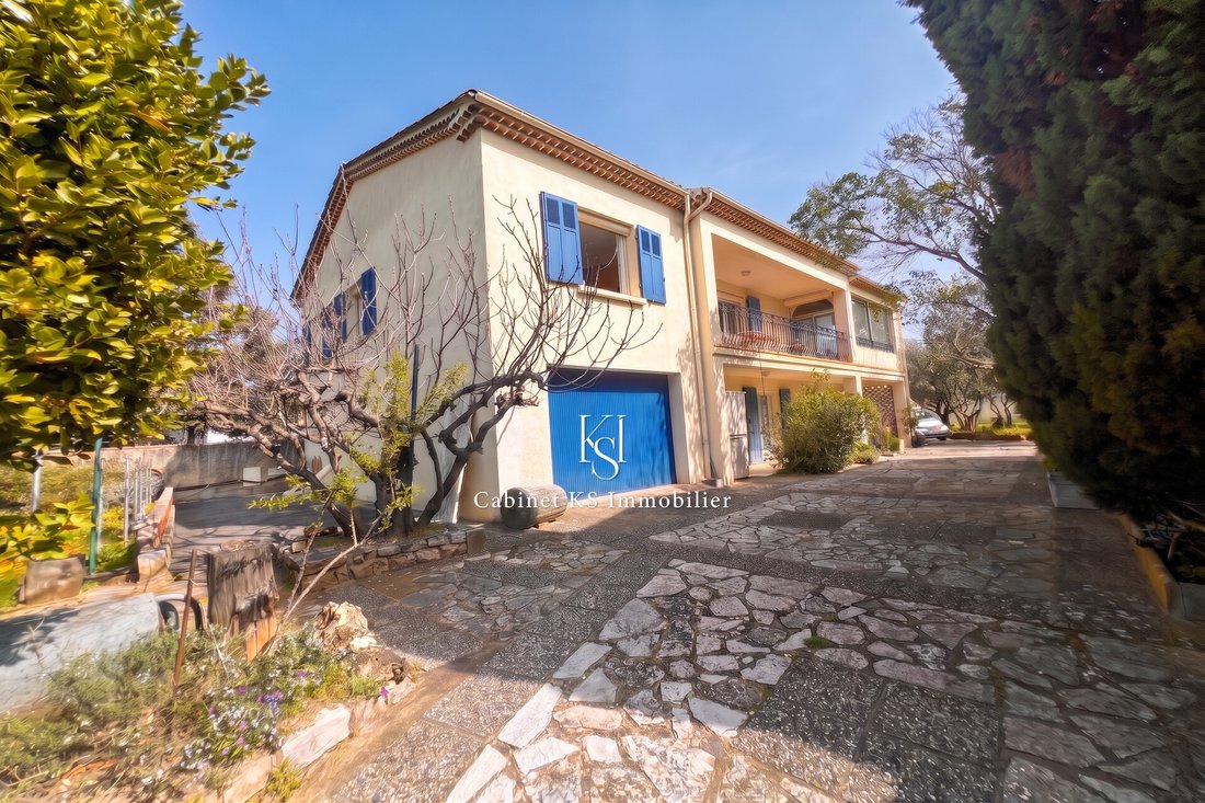 Villa in Centre Ville, Saint-Maximin-la-Sainte-Baume, France 1 - 18533158