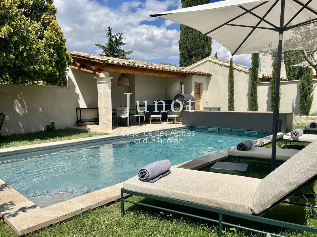 Villa in Saint-Rémy-de-Provence, Provence-Alpes-Côte d'Azur, France 1 - 18538597