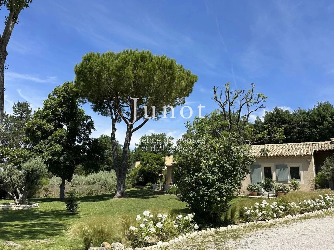 Villa in Robion, Provence-Alpes-Côte d'Azur, France 4 - 18538599