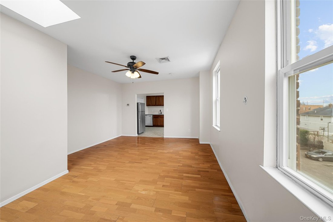 New Hyde Park, New York, United States 5 - 18536134