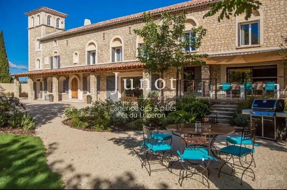 Country House in Noves, Provence-Alpes-Côte d'Azur, France 3 - 18538647