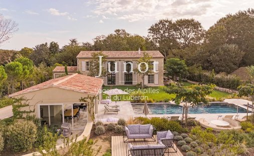 Country House in Eygalières, Provence-Alpes-Côte d'Azur, France 1