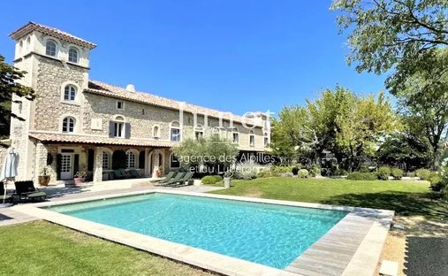 Country House in Noves, Provence-Alpes-Côte d'Azur, France 1