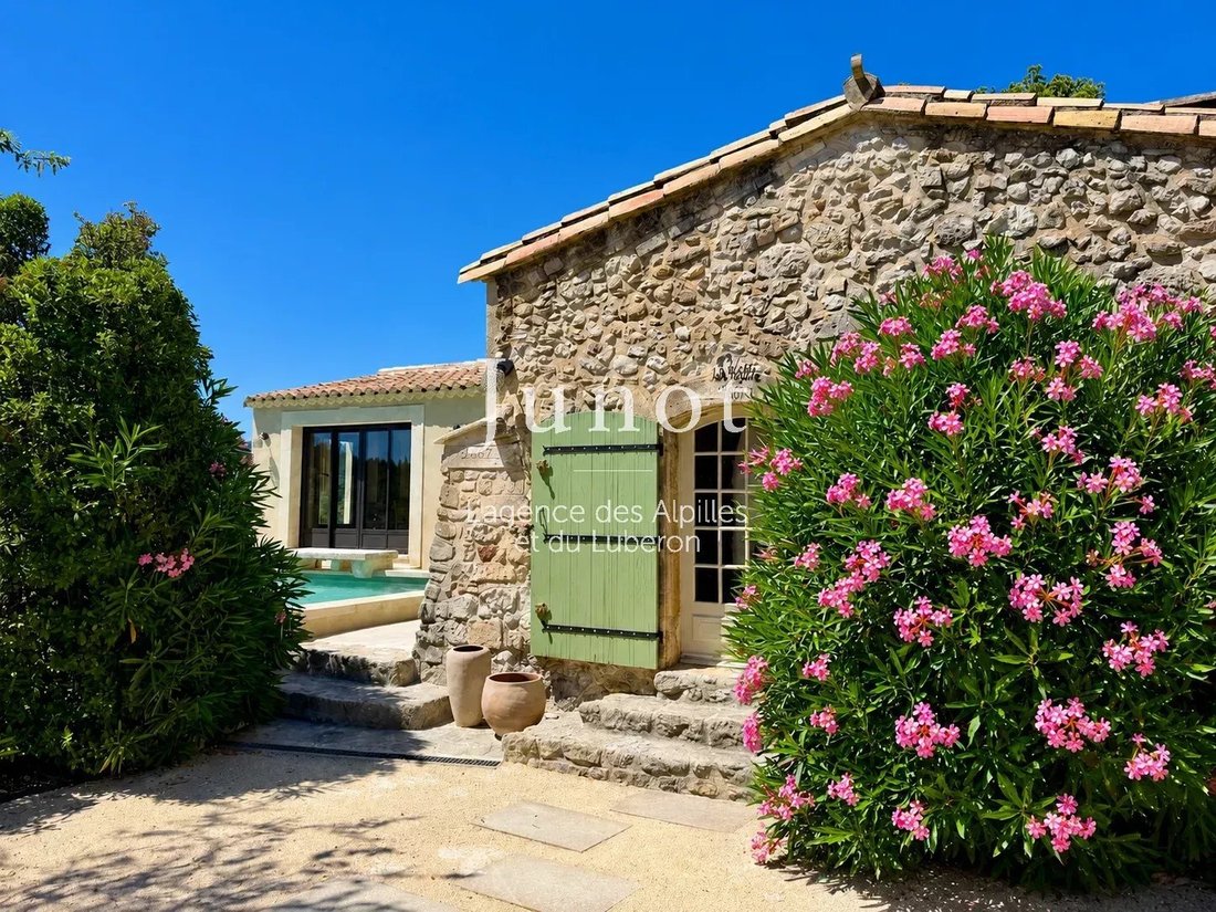 Country House in Les Baux-de-Provence, Provence-Alpes-Côte d'Azur, France 2 - 15016528