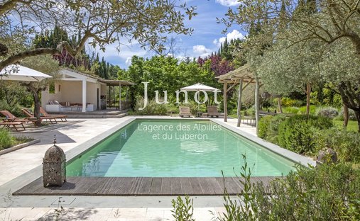 Country House in Saint-Rémy-de-Provence, Provence-Alpes-Côte d'Azur, France 1