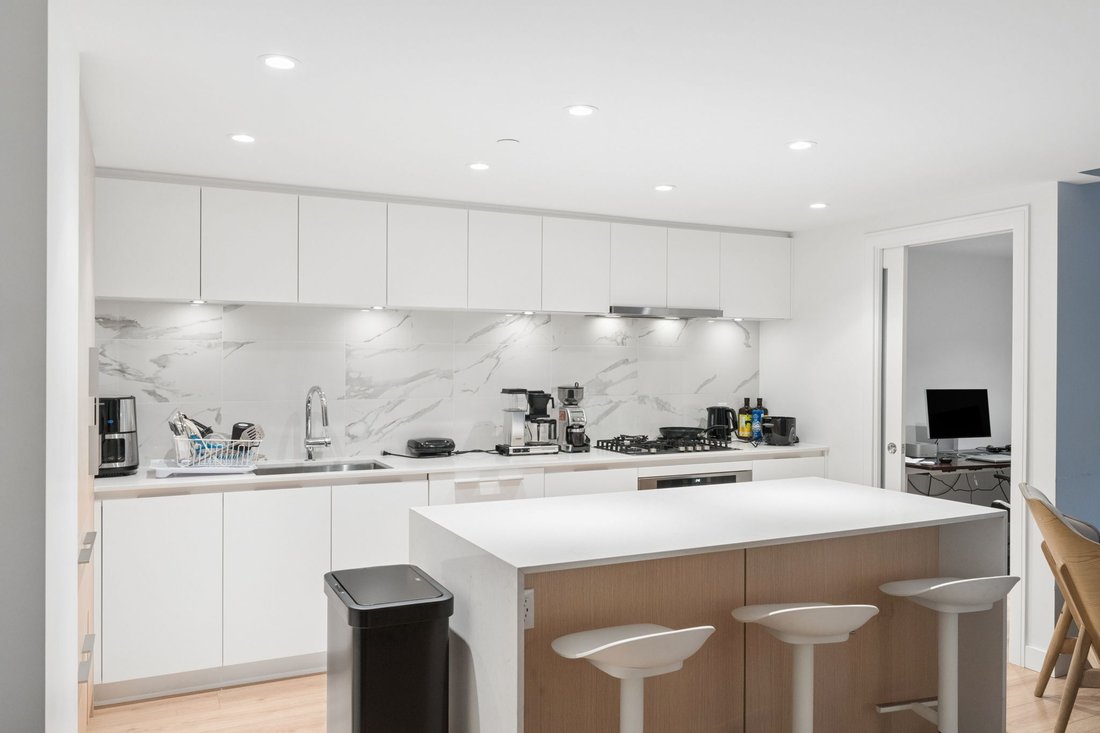 Villa in North Vancouver, British Columbia, Canada 4 - 18538594