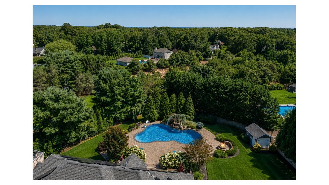 House in Center Moriches, New York, United States 5 - 18535995