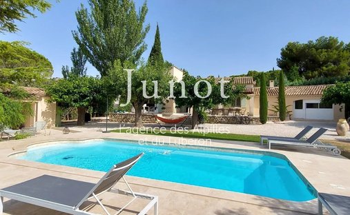 Villa in Maussane-les-Alpilles, Provence-Alpes-Côte d'Azur, France 1