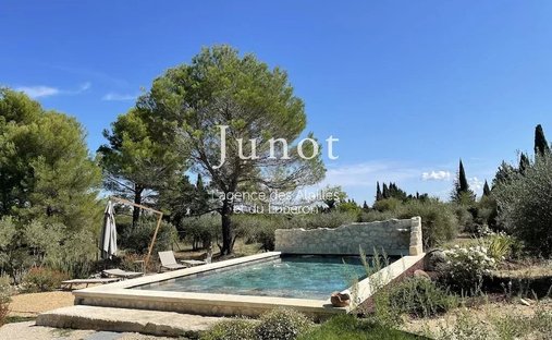 Country House in Saint-Rémy-de-Provence, Provence-Alpes-Côte d'Azur, France 1
