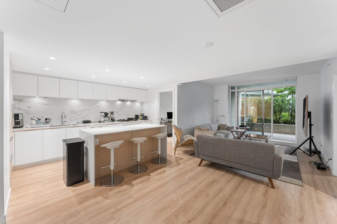 Villa in North Vancouver, British Columbia, Canada 2 - 18538594