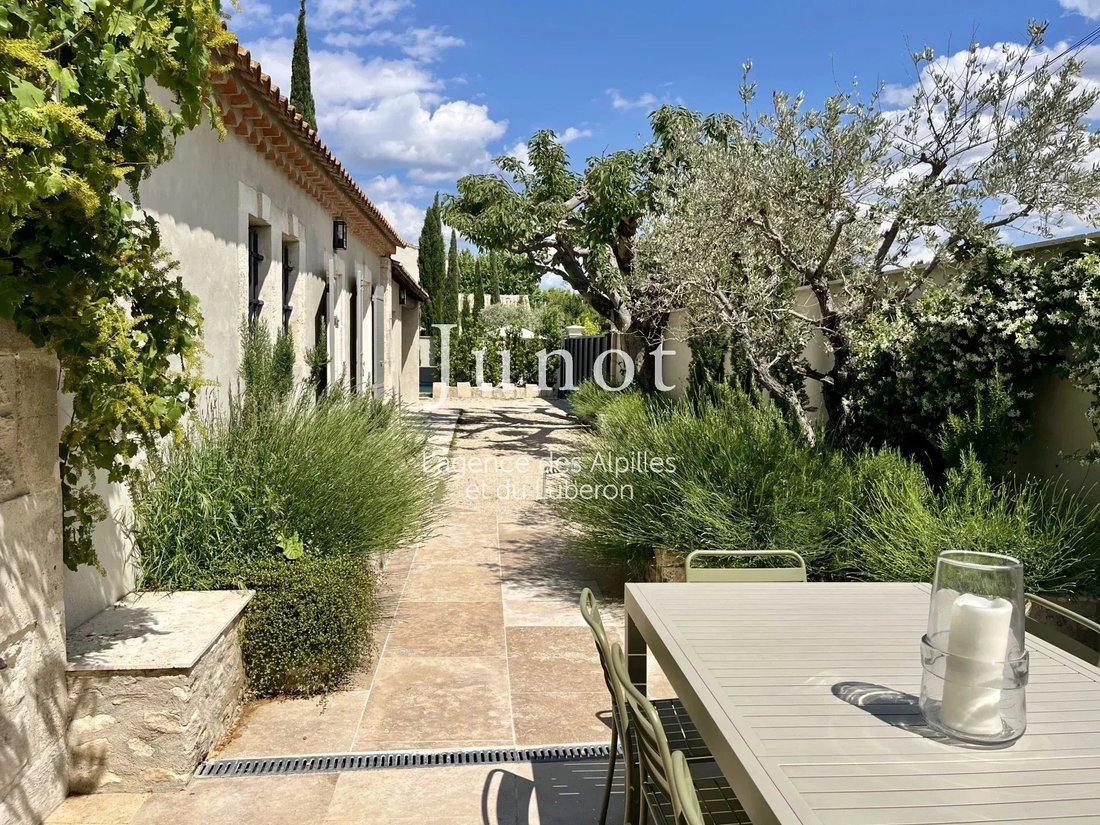 Villa in Saint-Rémy-de-Provence, Provence-Alpes-Côte d'Azur, France 2 - 18538597