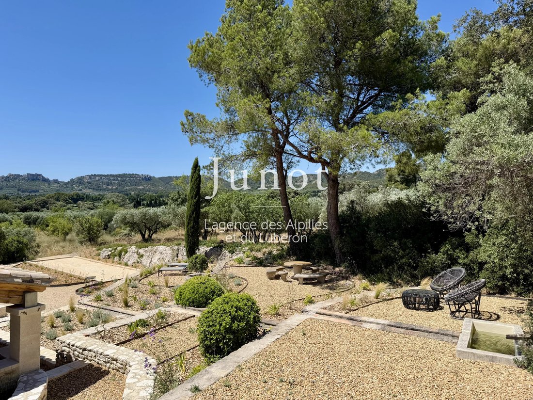Country House in Les Baux-de-Provence, Provence-Alpes-Côte d'Azur, France 5 - 15016528