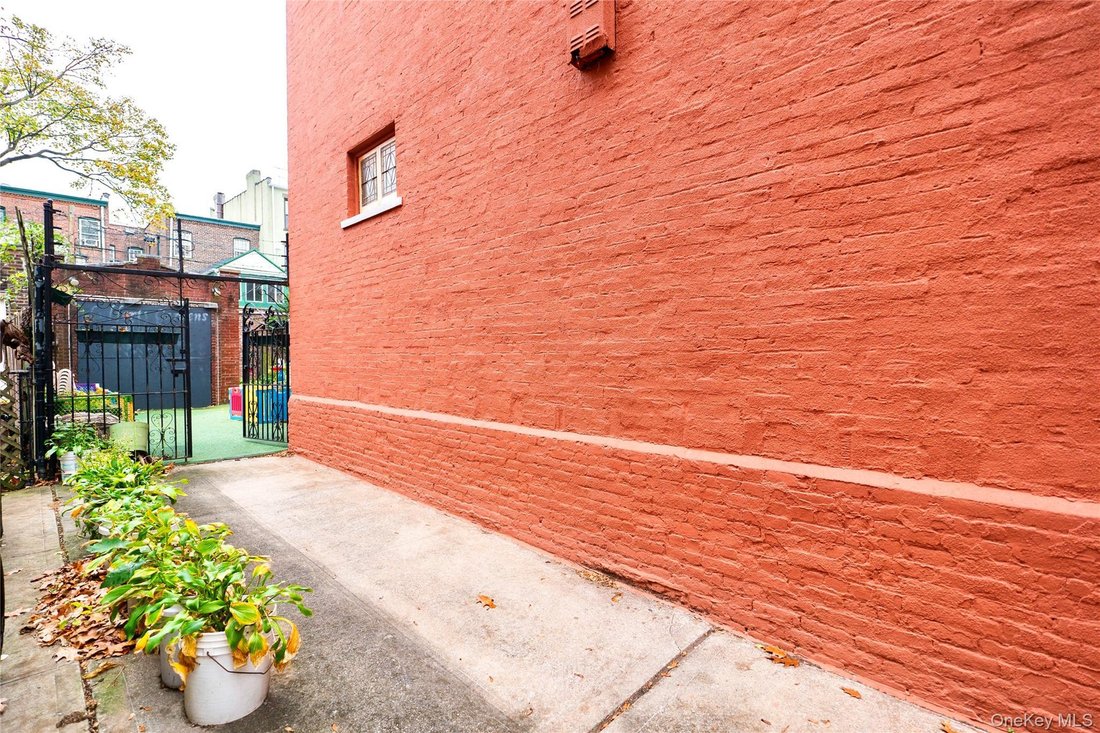 House in New York, New York, United States 4 - 18536005