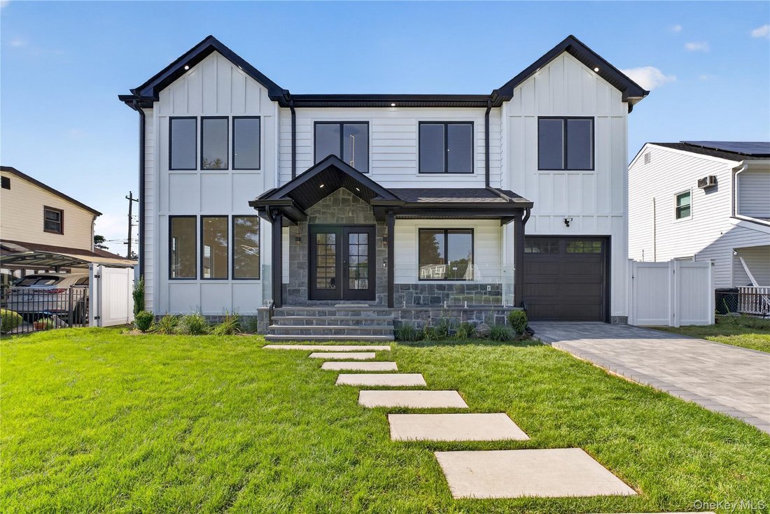 House in Levittown, New York, United States 2 - 18538485
