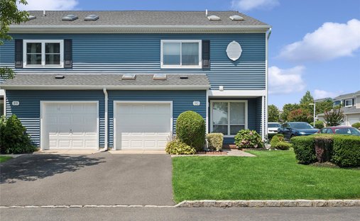 Condo in Island Park, New York, United States 1